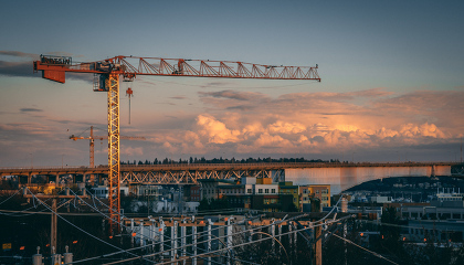 Один из крупнейших в России застройщиков жилья «Брусника» увеличил годовую выручку на 32% до 75,8 млрд рублей