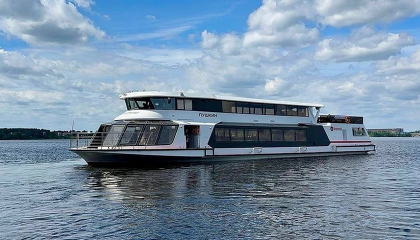 В Ленобласти на воду спустили электрический теплоход «Пушкин»