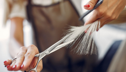 Объём российского рынка парикмахерских и салонов красоты за год вырос на 17,9% и достиг ₽321,5 млрд