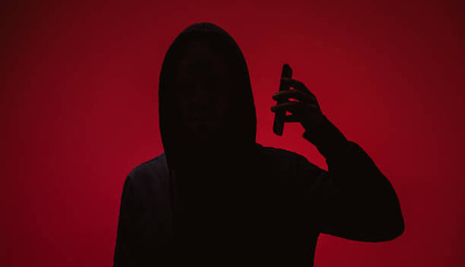 Телефонные мошенники убедили москвичку купить 14 слитков золота и передать им «для сохранности»