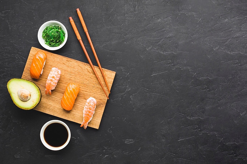 Файл:Flat-lay-sushi-arrangement-with-copy-space 23-2148224521.jpg