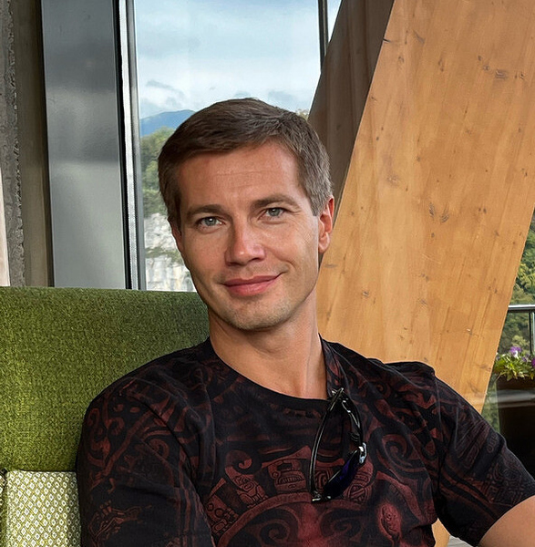 Файл:Gennadij popov-photo.jpg