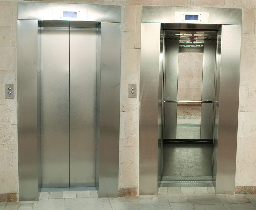 "Химпром" ведет работы по замене пассажирских и грузовых лифтов