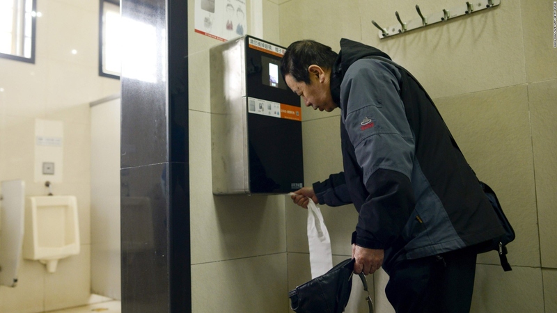 Файл:170321193001-facial-recognition-on-an-automatic-toilet-paper-dispenser-full-169.jpg