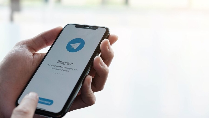 Файл:Telegram-application-icon-screen-close-up-telegram-app-icon-telegram-is-online-social-media-network-social-media-app 49553-516.jpg