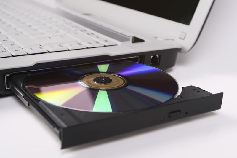 Файл:Laptop-dvd-wr.jpg