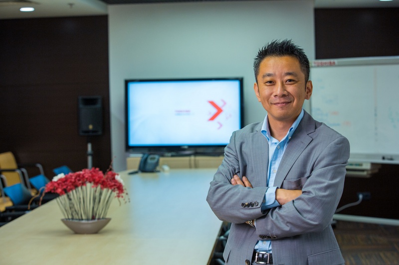 Файл:Toshiba Hiroaki Tezuka photo .jpg