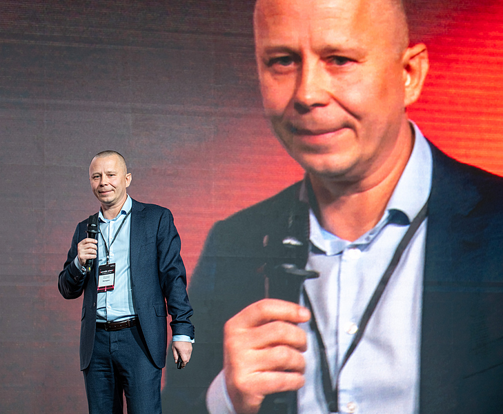 Файл:23 2025-11-27-SUMMIT-plenarnya-324.jpg