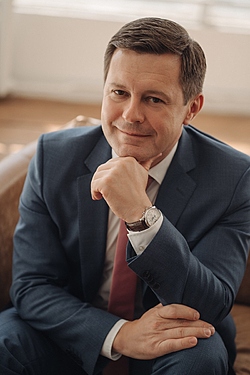 Леонов Денис Евгеньевич