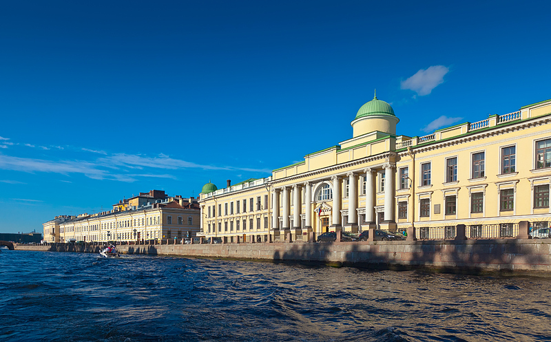 Файл:View-st-petersburg-palace-embankment.jpg