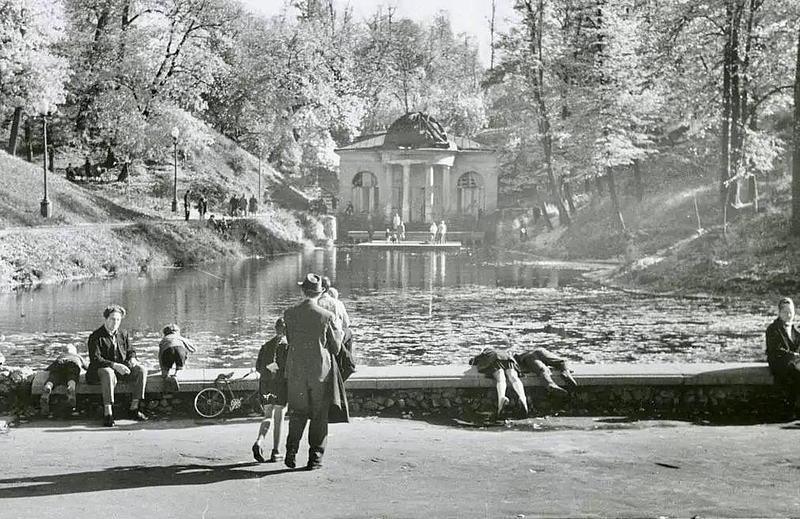 Файл:Нескучный сад 1963.jpg