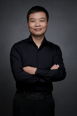 Сяопен Хэ (He Xiaopeng)