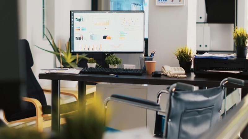 Файл:Company-workspace-with-nobody-marketing-pie-charts-computer-monitors 482257-83196.jpg